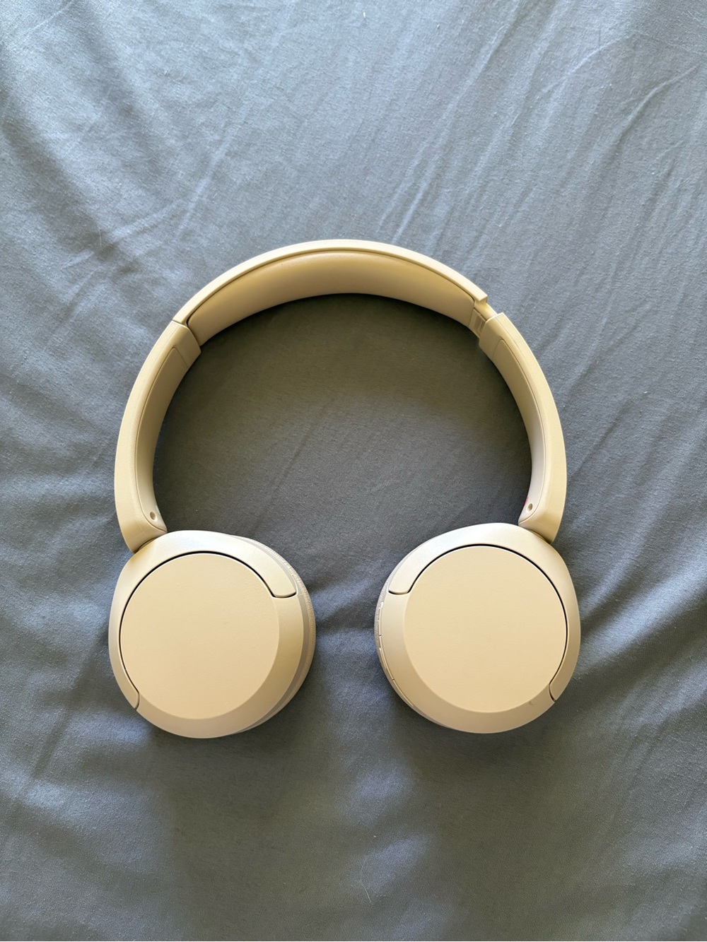 Sony WH-CH520 Wireless Headphones in Cream - Comfortable Bluetooth Audio